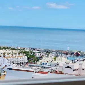 puerto-marina-beach-to-50m.hotelsinnerja.org/